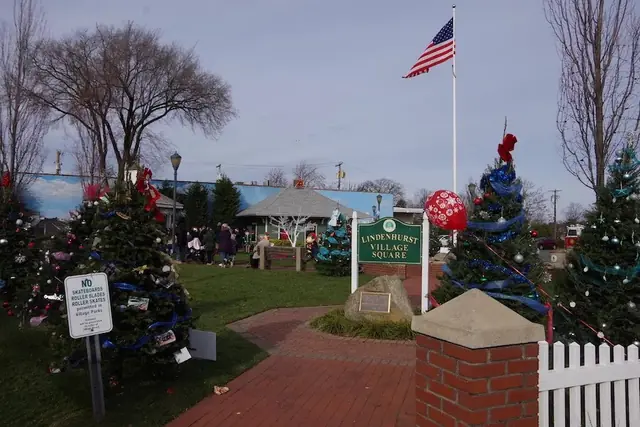 Decorated Christmas trees and visitors in Lindenhurst Village Square